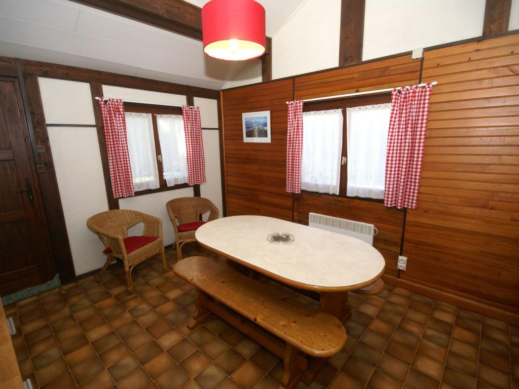 Вілла Cozy Chalet At Osmanville Normandy With Swimming Pool Ізіньї-сюр-Мер Екстер'єр фото